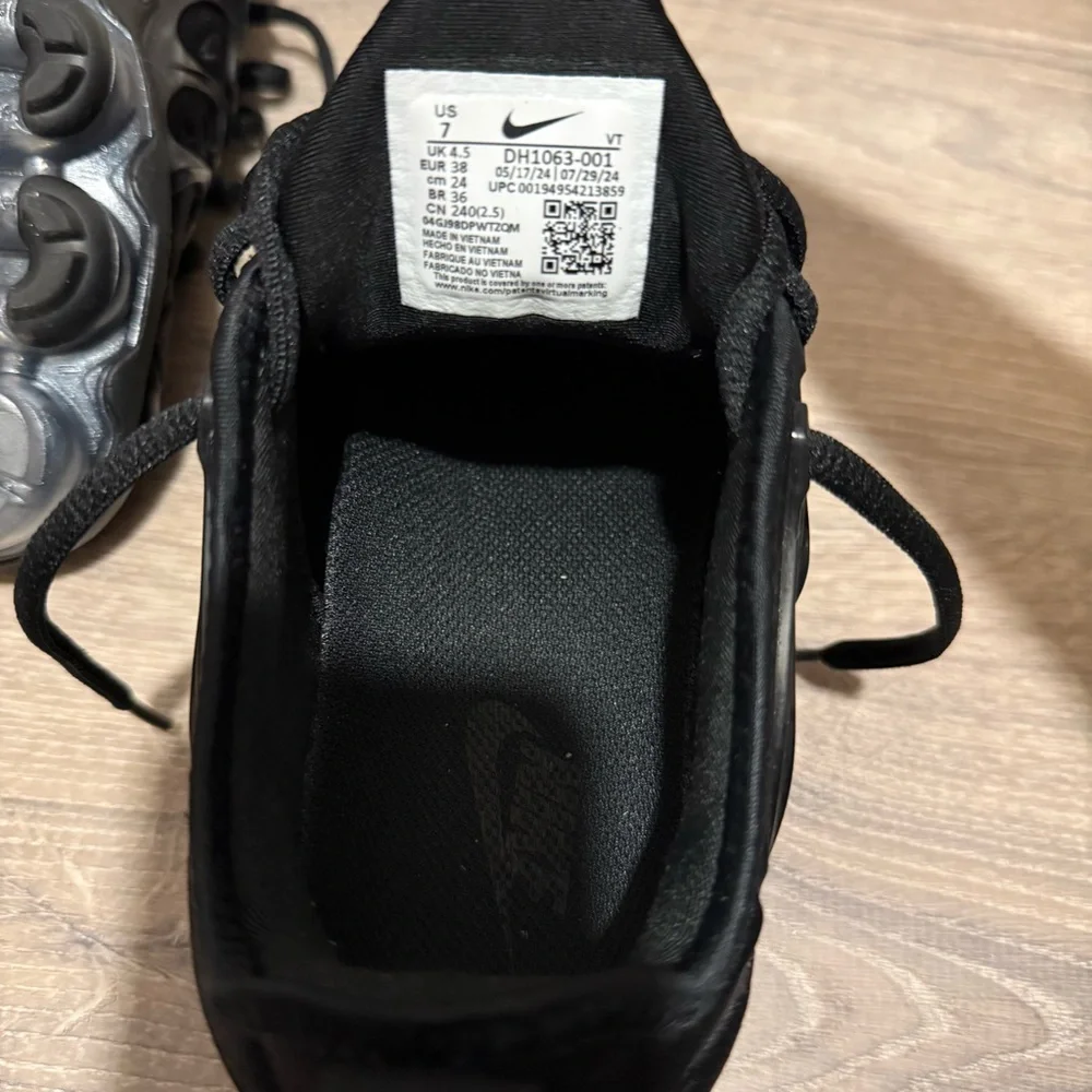 Nike Air VaporMax Plus SE - Picture 14 of 16